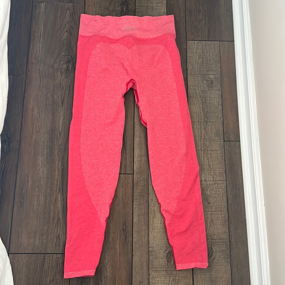 VS PINK ATHLETIC LEGGINGS !